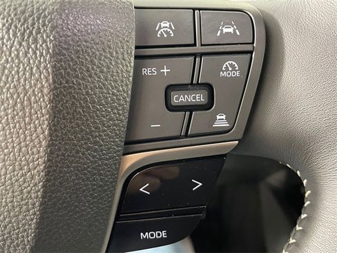 Used 2025 Toyota Camry SE image 11