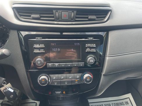 Used 2017 Nissan Rogue S FWD image 19