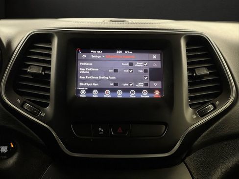 Used 2020 Jeep Cherokee Latitude Plus FWD image 24