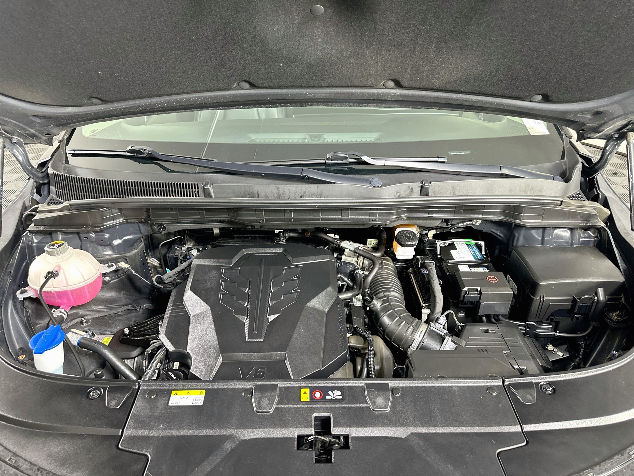 Used 2025 Kia Carnival FWD image 35