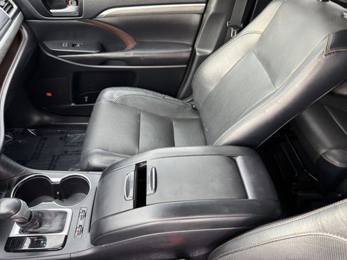 Used 2017 Toyota Highlander Limited Platinum image 14
