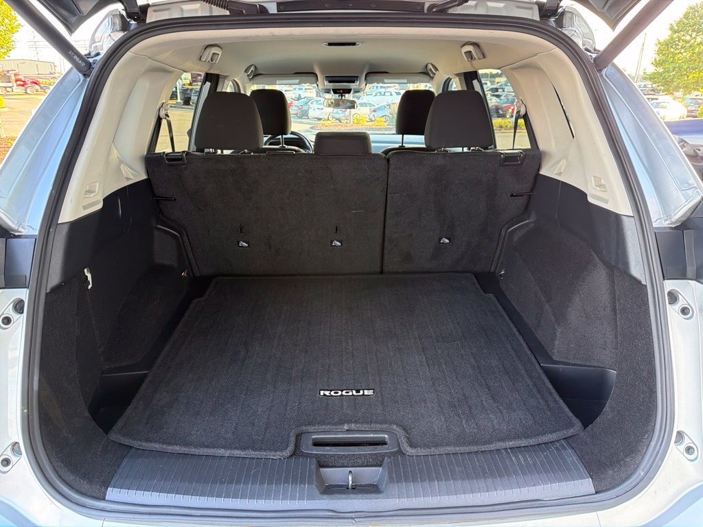 Used 2025 Nissan Rogue SV FWD image 16