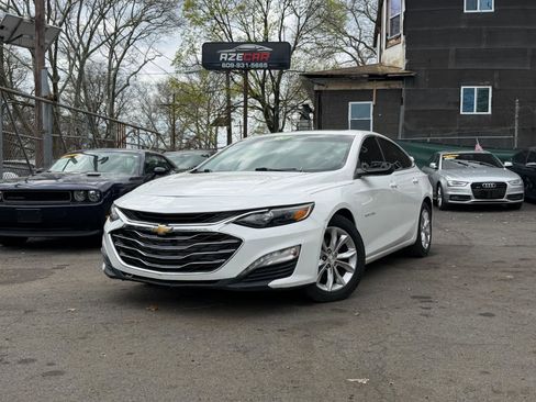 Used 2020 Chevrolet Malibu LT image 2