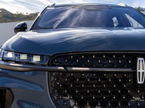 Used 2026 Lincoln Nautilus Black Label image 10