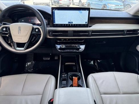 Used 2025 Lincoln Corsair Reserve w/ Equipment Group 202A image 11