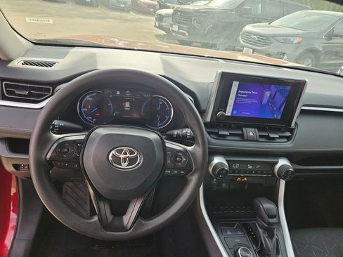 Used 2025 Toyota RAV4 XLE image 17