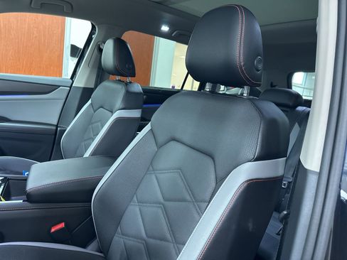 Certified 2025 Volkswagen Atlas Peak Edition SE image 15