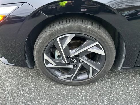 Certified 2025 Hyundai Elantra SEL image 25