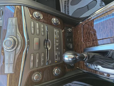 Used 2018 Nissan Armada Platinum image 17