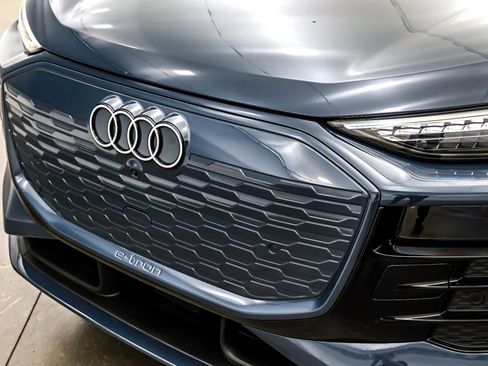 Used 2025 Audi Q6 e-tron Premium Plus w/ Premium Plus image 14