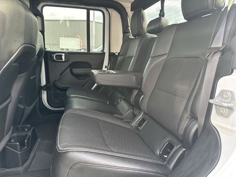 Used 2023 Jeep Gladiator Sport S image 5