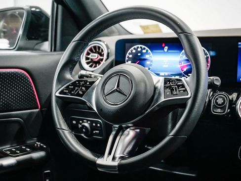 Used 2025 Mercedes-Benz GLA 250 image 14