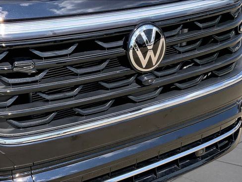 Used 2025 Volkswagen Atlas SEL Premium R-Line AWD/4WD image 32