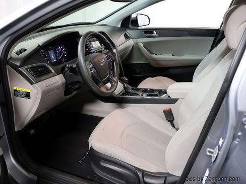 Used 2017 Hyundai Sonata SE image 12