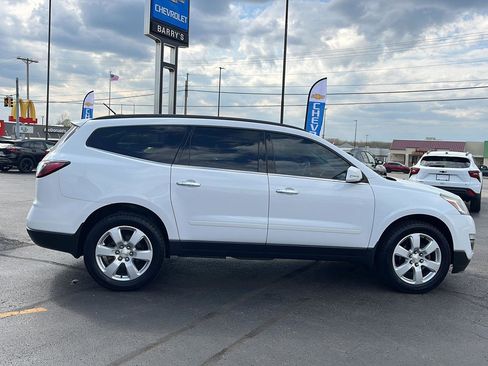 Used 2017 Chevrolet Traverse LT w/ Style and Technology Package FWD image 7