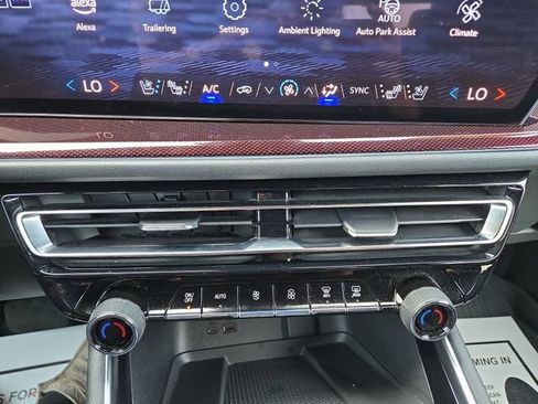 Used 2024 Chevrolet Traverse RS AWD/4WD image 24