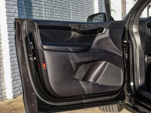 Used 2018 Tesla Model X 75D image 35