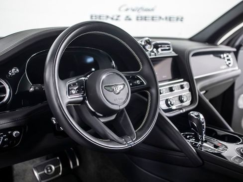 Used 2022 Bentley Bentayga image 22