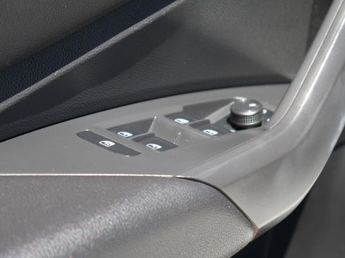 Used 2020 Volkswagen Jetta SE w/ SE Cold Weather Package FWD image 27
