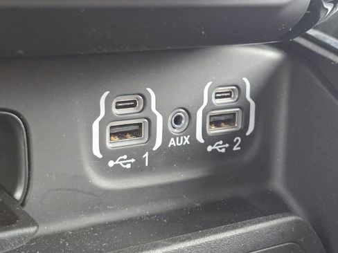 Used 2023 RAM 1500 Laramie AWD/4WD image 6