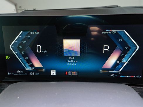 Used 2024 BMW X7 xDrive40i w/ M Sport Package image 25