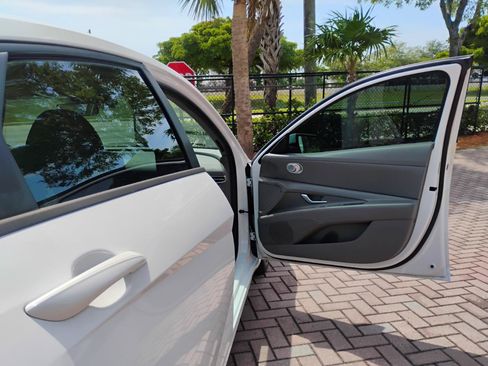 Used 2023 Hyundai Elantra SEL FWD image 87