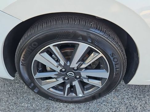 Used 2025 Nissan Versa SV FWD image 28