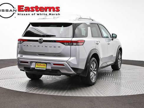Used 2023 Nissan Pathfinder SL AWD/4WD image 5