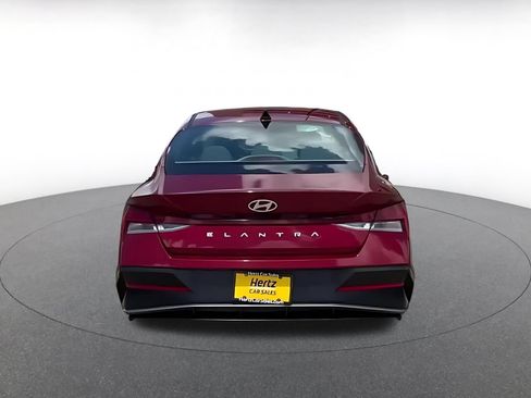 Used 2025 Hyundai Elantra SEL FWD image 8
