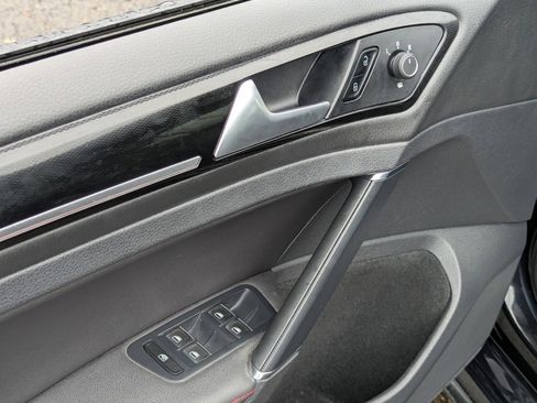 Used 2015 Volkswagen GTI SE image 11