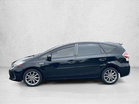 Used 2017 Toyota Prius V Five FWD image 5