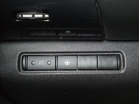 Used 2024 Nissan Pathfinder SV image 18