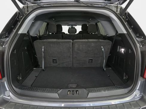 Used 2022 Ford Explorer XLT AWD/4WD image 11