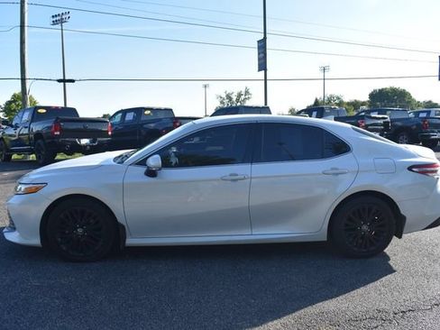 Used 2020 Toyota Camry XLE FWD image 6