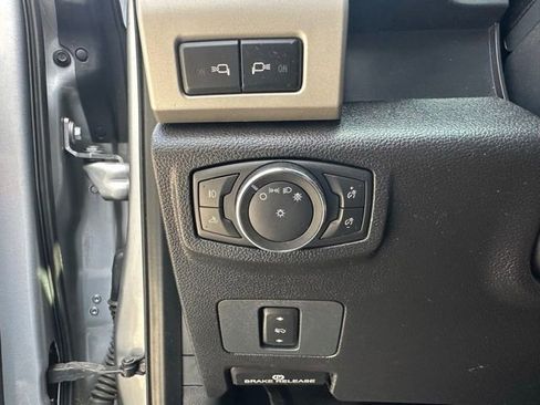 Used 2022 Ford F250 Lariat w/ Black Appearance Package image 17