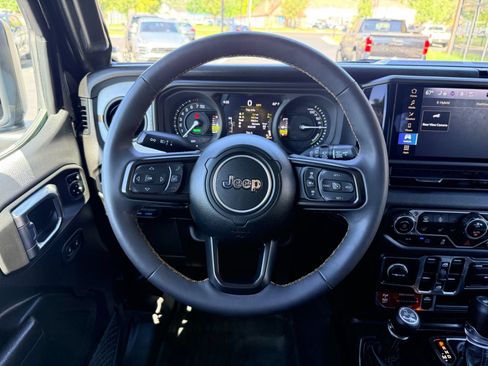 Used 2024 Jeep Wrangler Unlimited AWD/4WD image 11