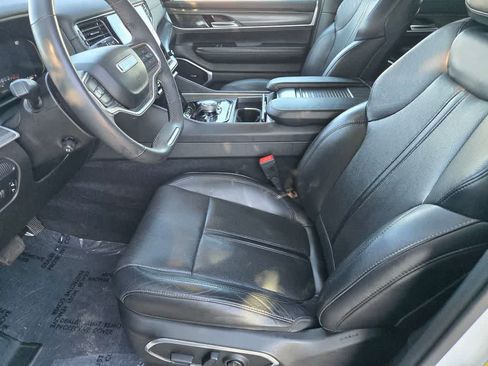 Used 2024 Jeep Wagoneer L Series II w/ Flexible Seating Group AWD/4WD image 17