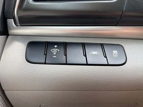 Used 2020 Hyundai Elantra SE FWD image 16
