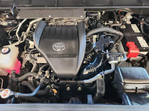 Used 2023 Toyota Highlander L image 35