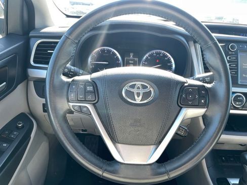 Used 2016 Toyota Highlander XLE FWD image 11