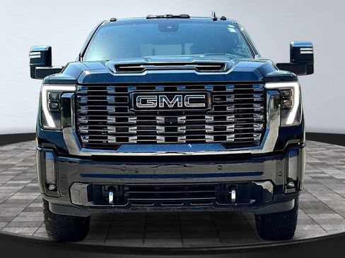 Used 2024 GMC Sierra 2500 Denali Ultimate AWD/4WD image 2