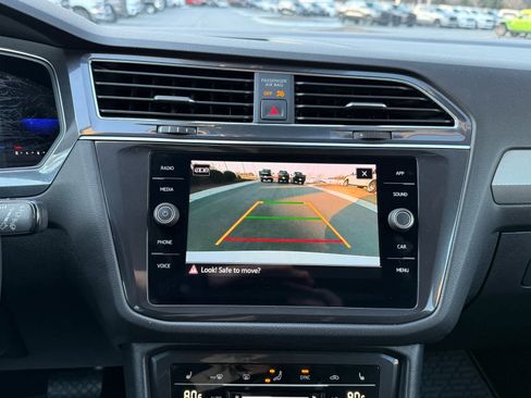 Used 2023 Volkswagen Tiguan SE image 19