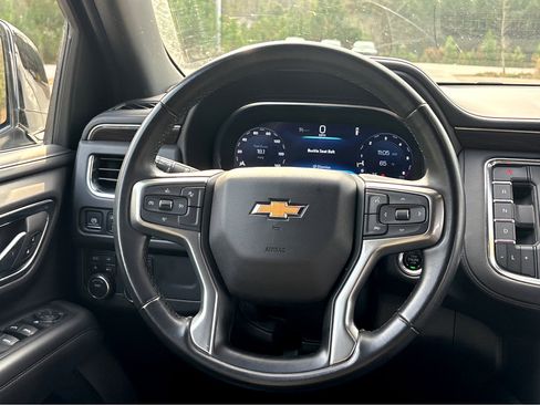 Used 2024 Chevrolet Suburban LT image 13