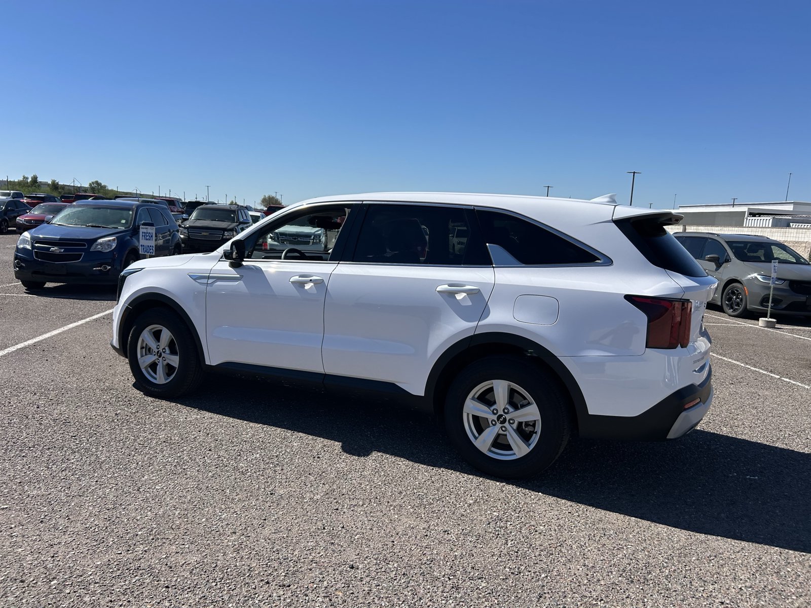 Used 2025 Kia Sorento LX FWD image 3
