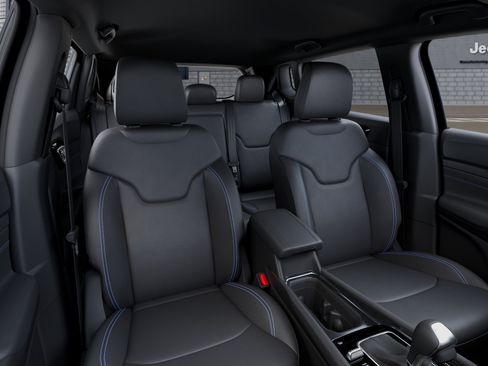 Used 2026 Jeep Compass Limited AWD/4WD image 16