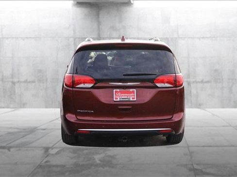 Used 2017 Chrysler Pacifica Touring-L Plus w/ Tire & Wheel Group image 6