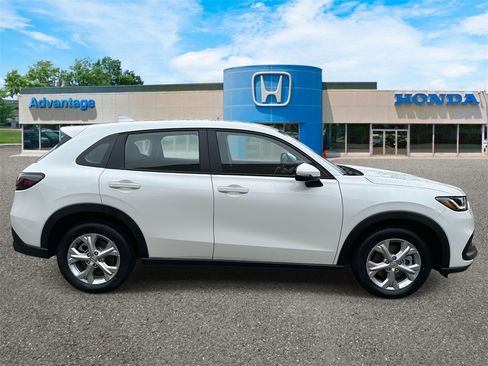 Used 2023 Honda HR-V LX image 3