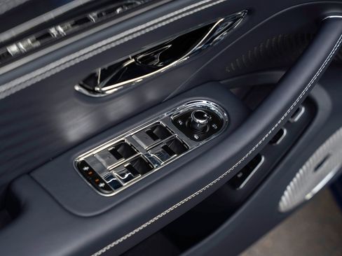 Certified 2026 Bentley Flying Spur Plug-In Hybrid AWD/4WD image 16
