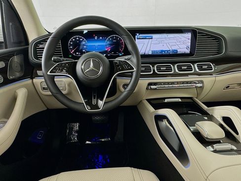 New 2026 Mercedes-Benz GLS 450 4MATIC image 4