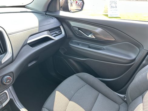 Used 2024 GMC Terrain SLE image 24